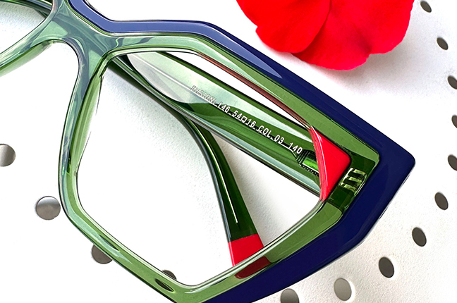 Il modello “146 - COL. 03” degli occhiali Lamarca, appartenente alla collezione “FUSIONI”